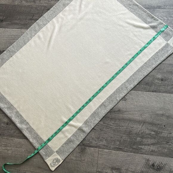Skull cashmere baby blanket 100% pure cashmere ivory gray new with tag - Picture 8 of 9